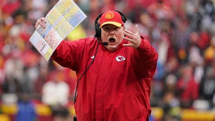 Chiefs’ Andy Reid and Travis Kelce hash things out after sideline outburst vs Raiders