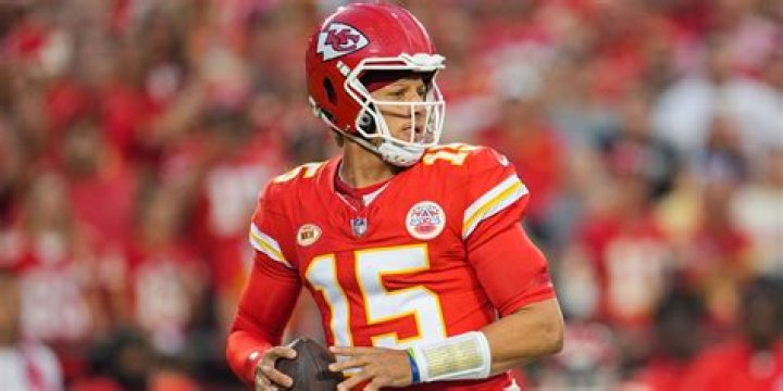 Chiefs player juggles NFL games with nursing school
