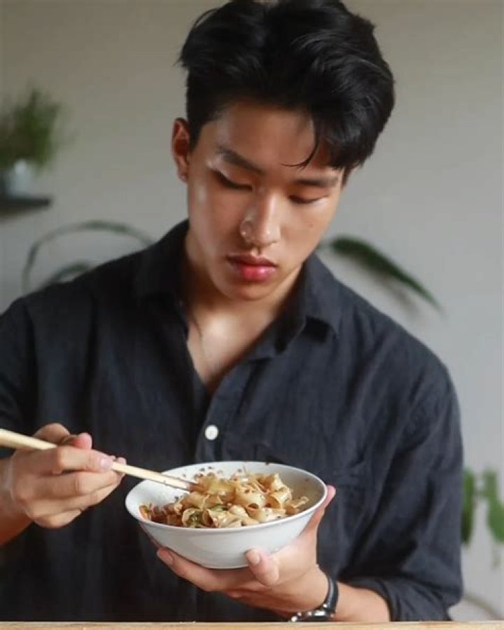 Chris Cho (TikTok Star) Wiki, Biography, Age, Girlfriend, Family, Facts, and Many More.