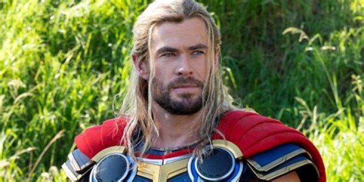 Chris Hemsworth's New Netflix Movie Rotten Tomatoes Score Revealed