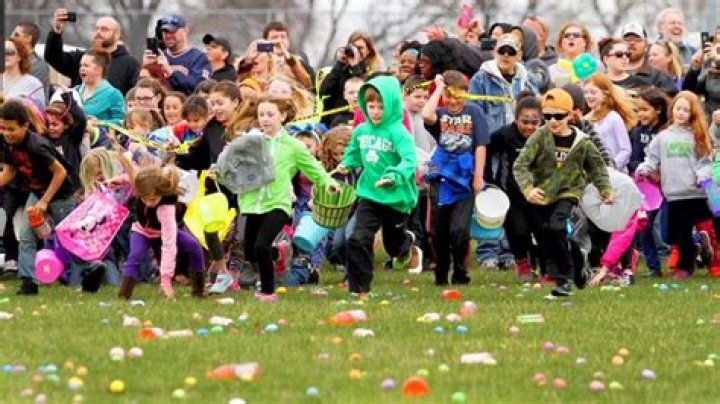 City workers delivering, hiding stuffed Easter eggs in QC this week