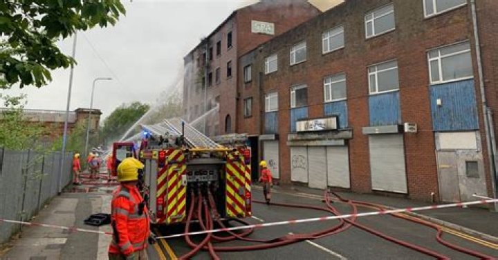 Dagenham fire breaks out at primary school as 80 firefighters tackle inferno day before term starts