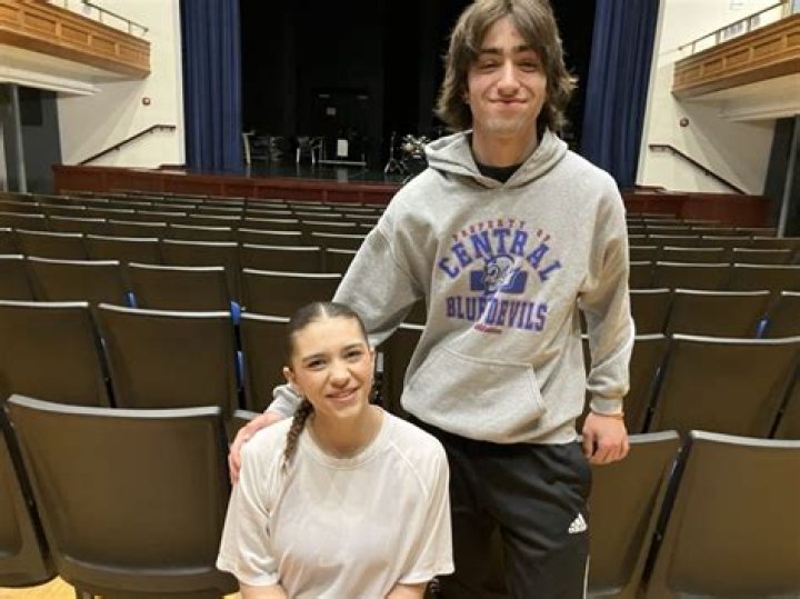 Davenport Central students to sing with Foreigner in concert