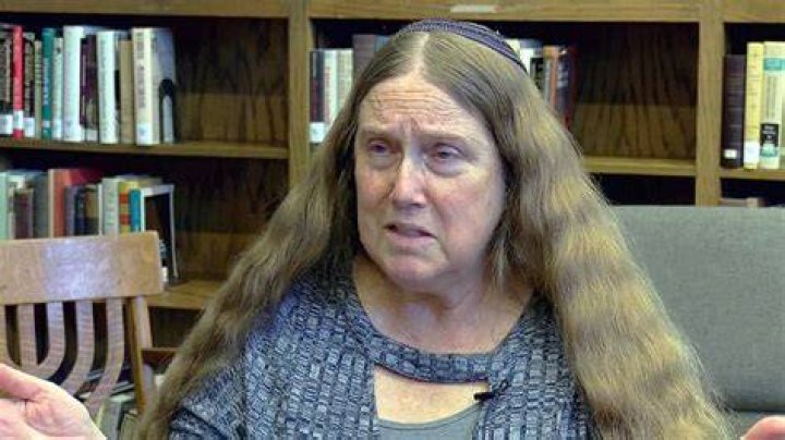 Davenport rabbi supports Muslim families during acts of hate