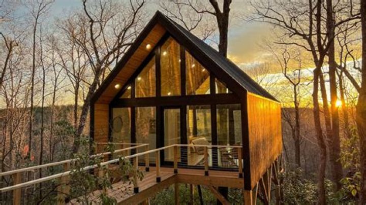 Destination Illinois: Plan a weekend getaway to the cabins of Pine Tree Escape