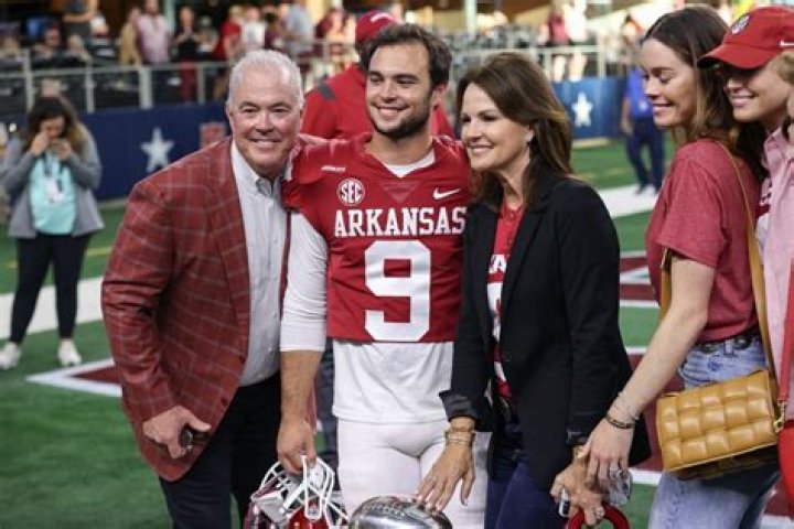 Devo Davis: Profession, Age, Relationship Status, Leaving Arkansas Razorbacks, Background, Love Triangle Rumors, Family And FAQ’s