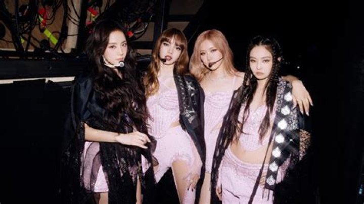 Did BLACKPINK's Jennie confirm her Paris date with BTS' V? Fans find clues in new photos