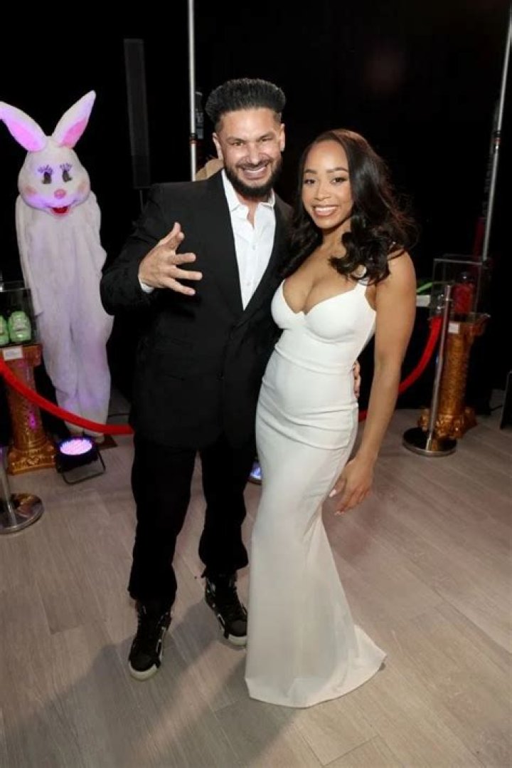 DJ Pauly D proves he’s serious about girlfriend Nikki Hall, she’s even met his daughter Amabella