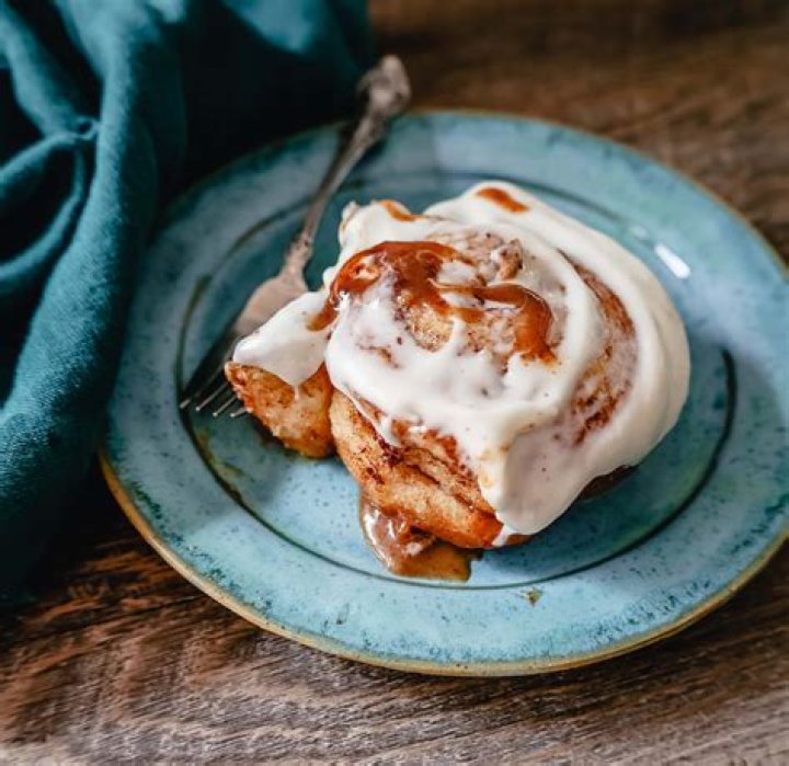 Do Cinnabon cinnamon rolls need to be refrigerated?