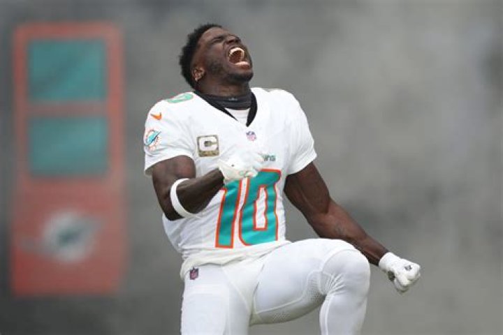 Dolphins’ Tyreek Hill returns to practice two days after fire at his home