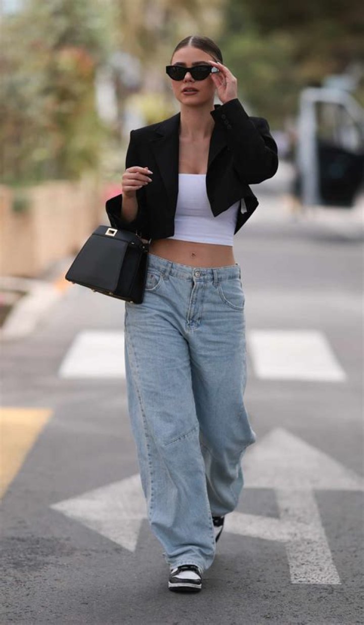 Don 3 heroine Kiara Advani's blazer vest and white wide-legged pants make for summer-ready ensemble