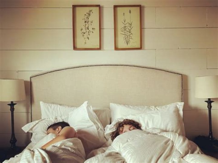 Dreaming of Someone Dying: Unveiling Common Dream Meanings
