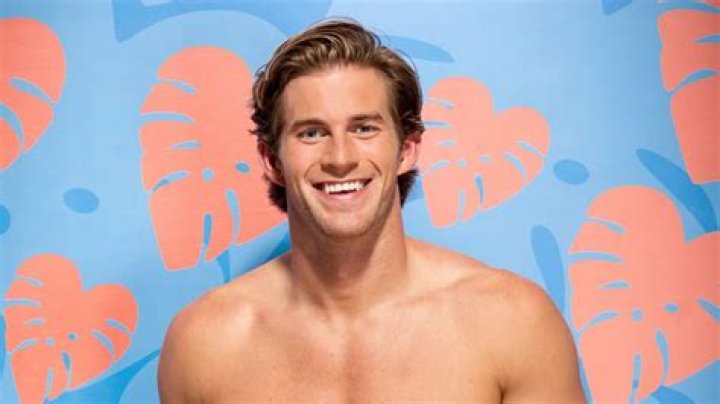 Dylan Curry: Who is the ab-tastic fitness trainer on Love Island?