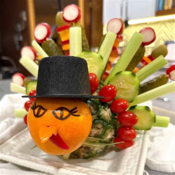 Edible Centerpieces for Your Colorful Thanksgiving Table