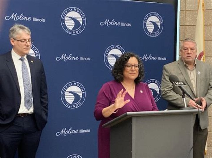 Elected leaders: Railroad standing in way of passenger service to Chicago