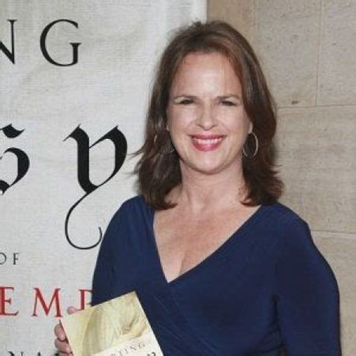 
Elizabeth Macdonald Net Worth, Bio, Husband & Children