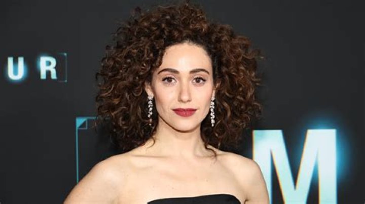 Emmy Rossum’s ‘Shameless’ Farewell Instagram Post Is A Loving Tribute To The Show & Its Fans — PHOTO