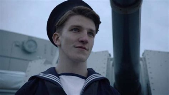 Ewan Mitchell Age, Height, Wiki, Net Worth, GF & Bio