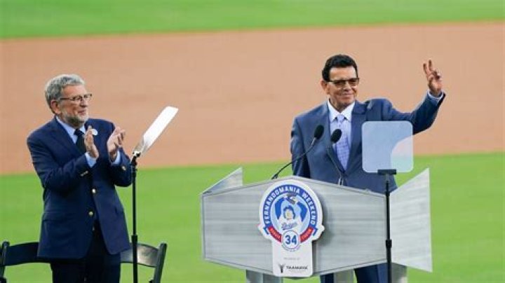 ‘Fernandomania’ lives again at Dodger Stadium with retirement of Valenzuela’s jersey