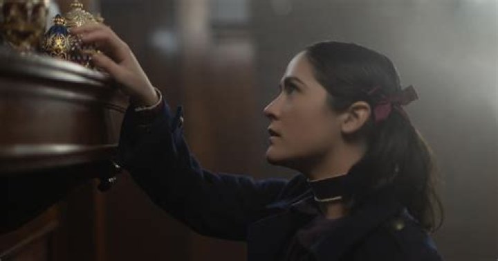 First Kill BTS Photo Shows Cast Wearing Platforms to Help Isabelle Fuhrman Look Like a Child