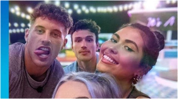 Flo breaks down Casa Amor controversy with Will on Love Island USA
