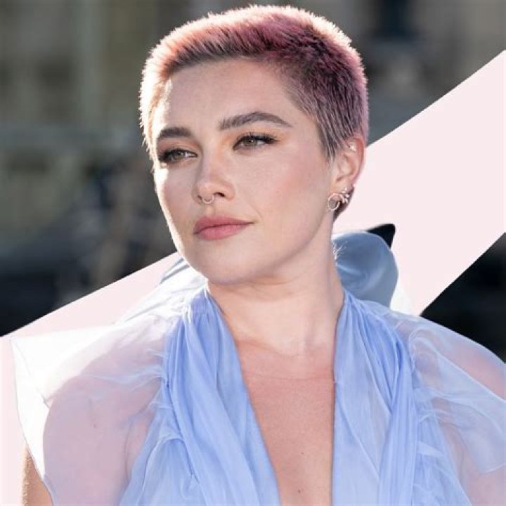 Florence Pugh's Grown-Out Buzz Cut Is Now Platinum Blonde