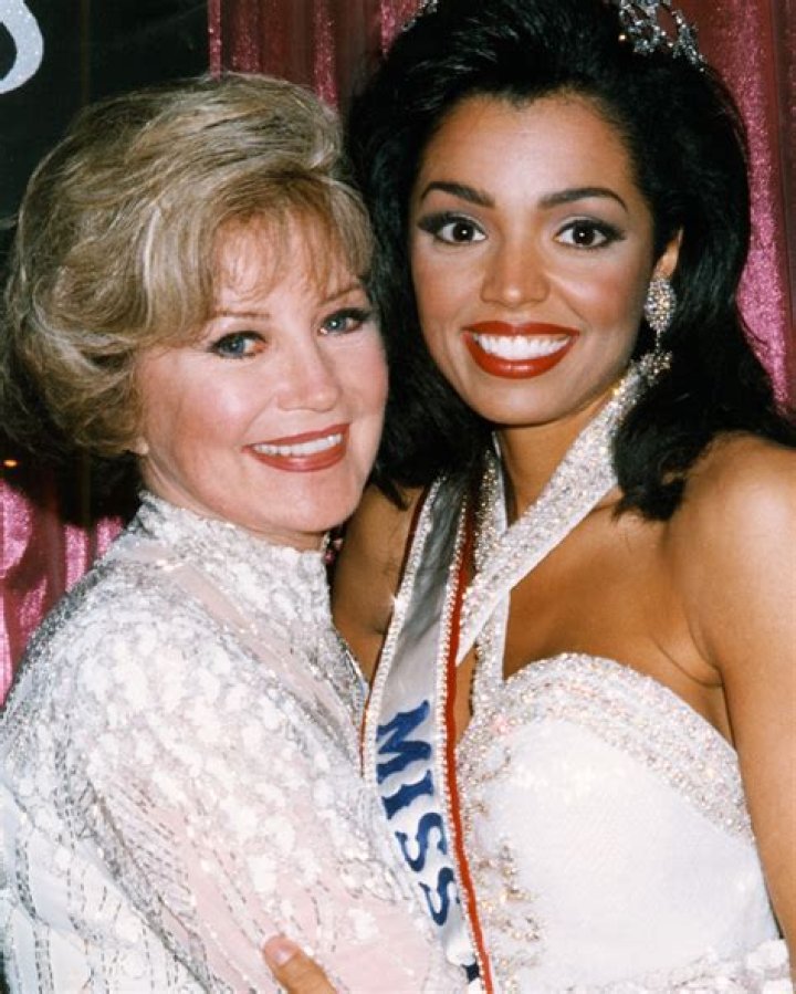 Former Miss Universe Chelsi Smith Loses Fight with Cancer at 45