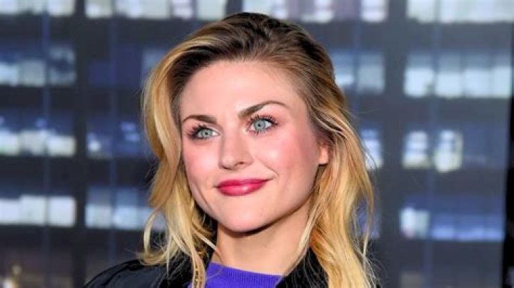 Frances Bean Cobain - - Biography