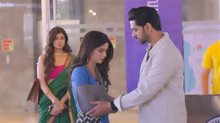 Ghum Hai Kisikey Pyaar Meiin PROMO: Savi turns waitress to earn money for studies; upsets Ishaan and Surekha