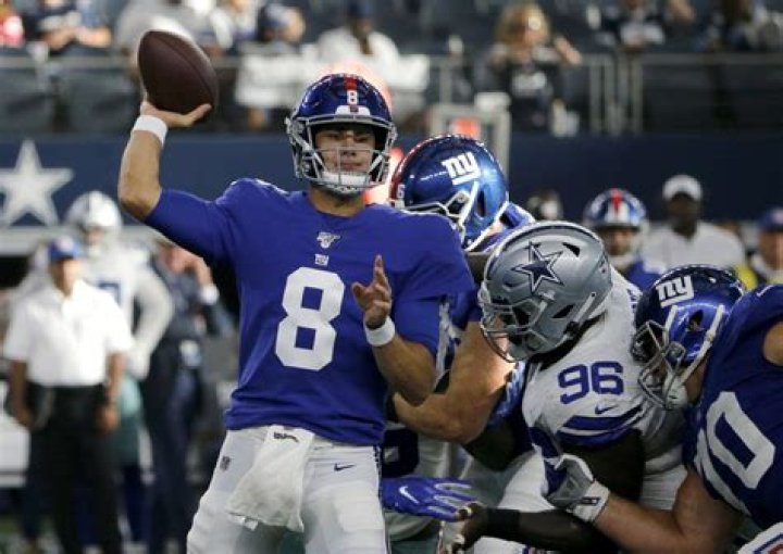 Giants bench Eli Manning, name Daniel Jones starting QB