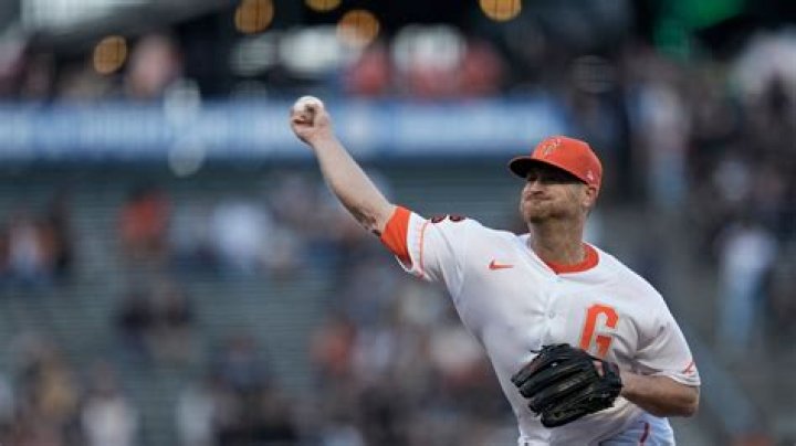 Giants right-hander Alex Cobb pitched 8 hitless innings vs Reds