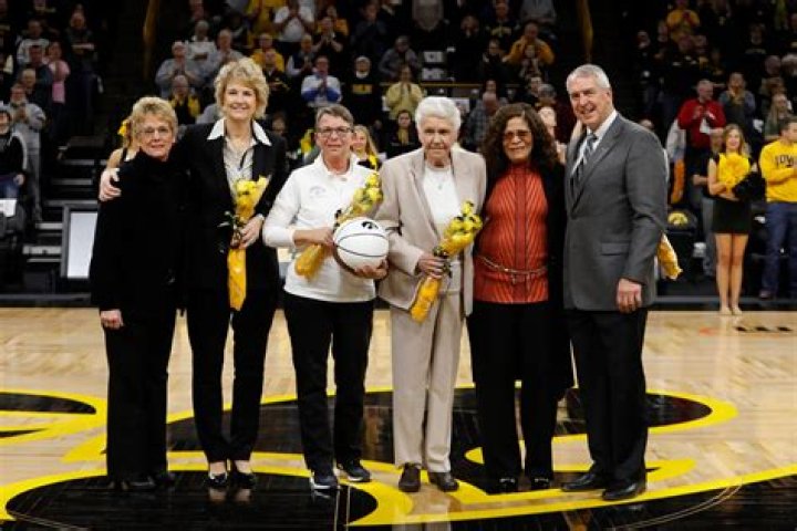 Hall of Fame ex-Hawkeyes coach C. Vivian Stringer retires