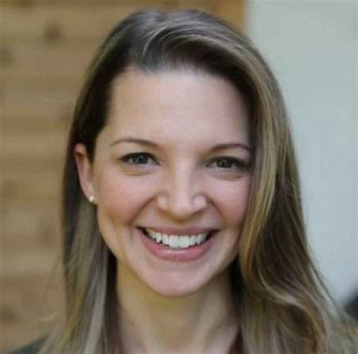 
Hallie Gnatovich Age, Son, Therapy, Wiki, Instagram, Net Worth