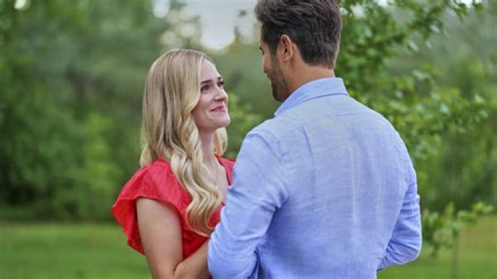 Hallmark will feature old favorites, new stars in Spring Into Love event