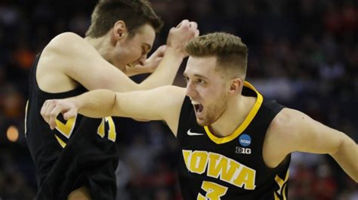 Hawkeyes’ Jordan Bohannon out for season