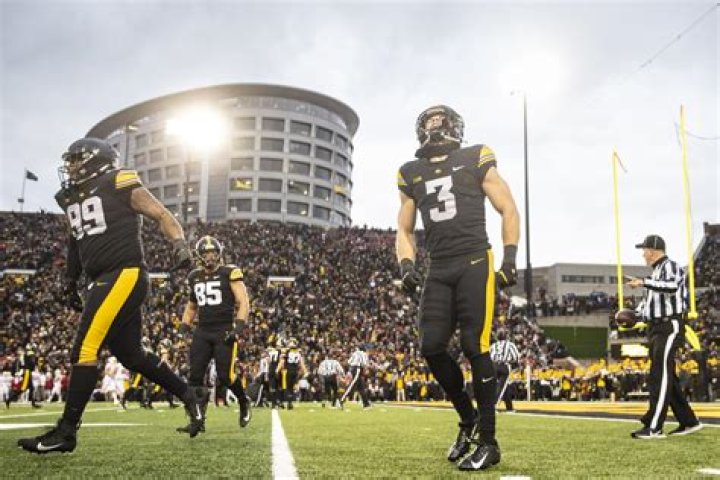 Hawkeyes rally to clinch Big Ten West title