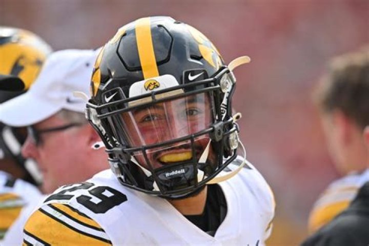 Hawkeyes’ Sebastian Castro named Big Ten Defensive Player of the Week