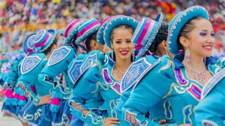 Headed To Carnival 2019? Here's What To Wear For The Week Leading Up To The Big Parade