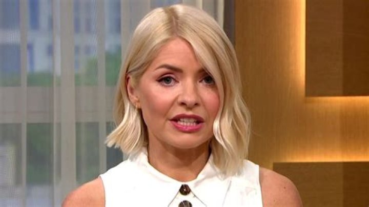 Holly Willoughby shows fans her 'rude veg' screensaver - after collapsing in hysterics over viewers X-rated parsnip