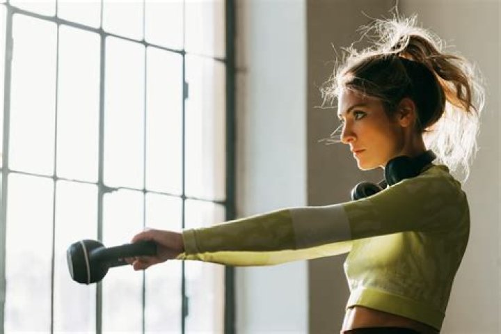 How Many Kettlebell Swings Should You Do? Trainers Weigh In