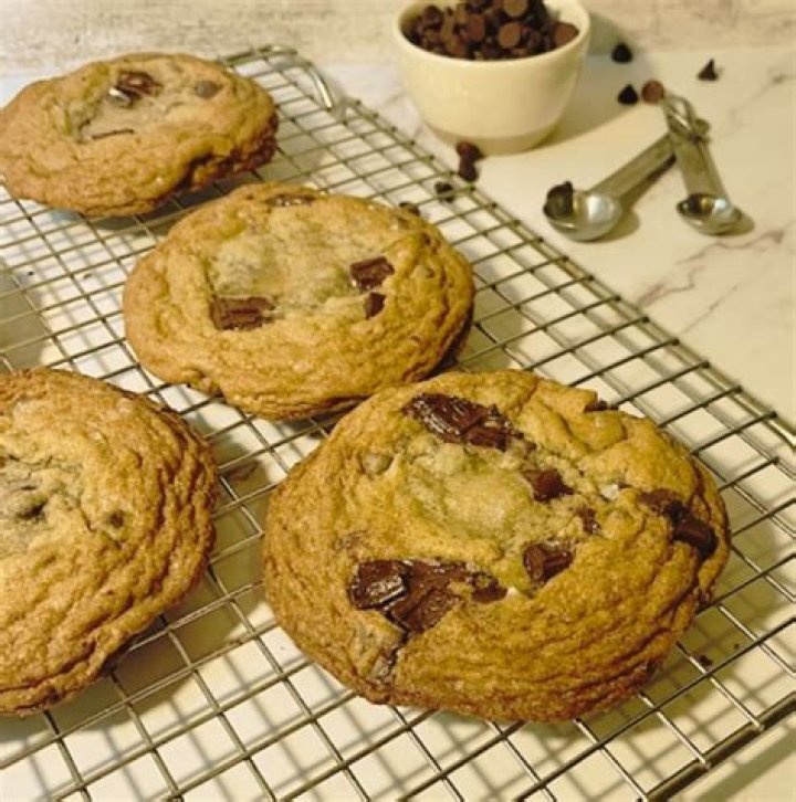 How much should I charge for chocolate chip cookies?