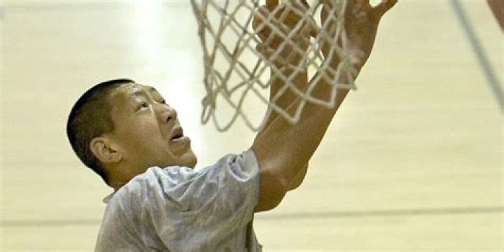 How tall is Sun Mingming? Height, Weight, Net Worth, Wife, Bio