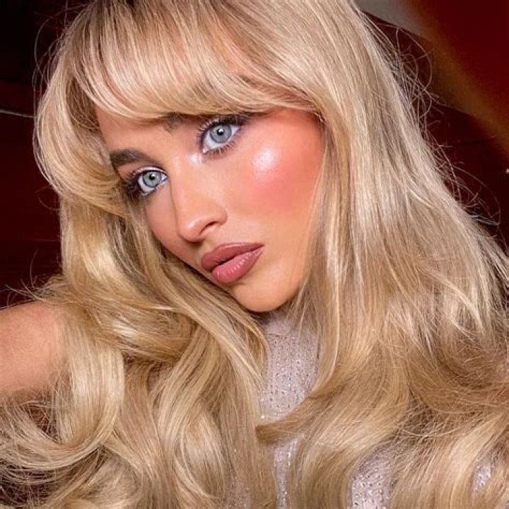 How To Achieve Sabrina Carpenter's Glam Waves & Fluffy Curtain Bangs