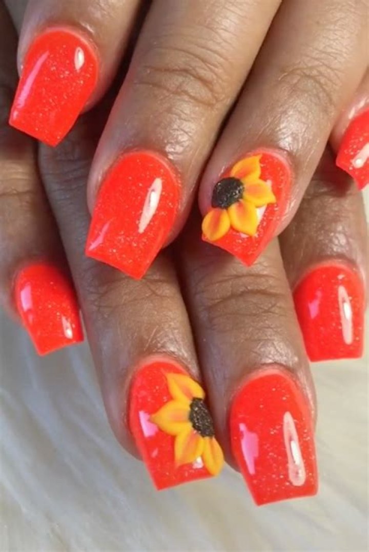 How To Do Sunflower Nails, According To TikTok