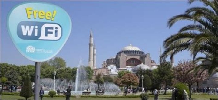 How to find free wi-fi hotspots when travelling