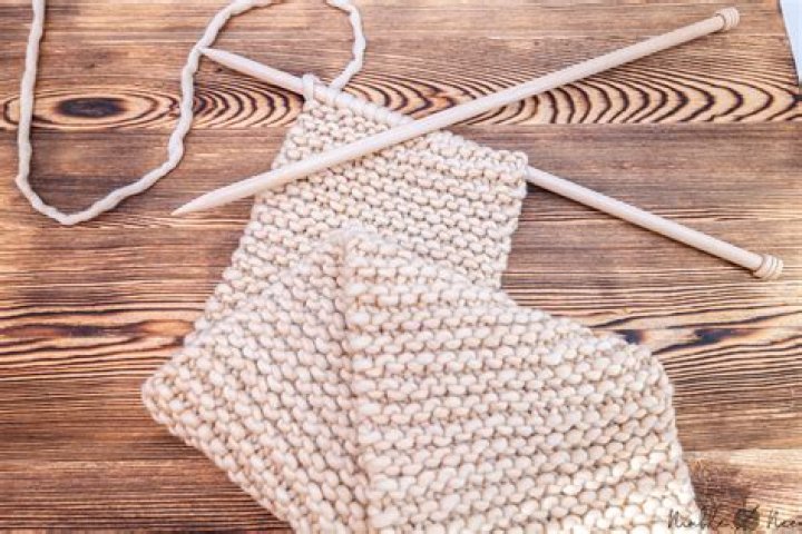 How to knit a scarf