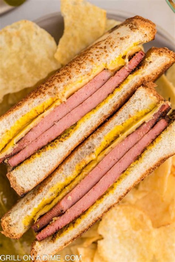 How to Make a Fried Bologna Sandwich
