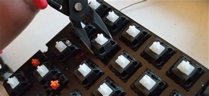 How to replace and re-solder a mechanical keyboard switch