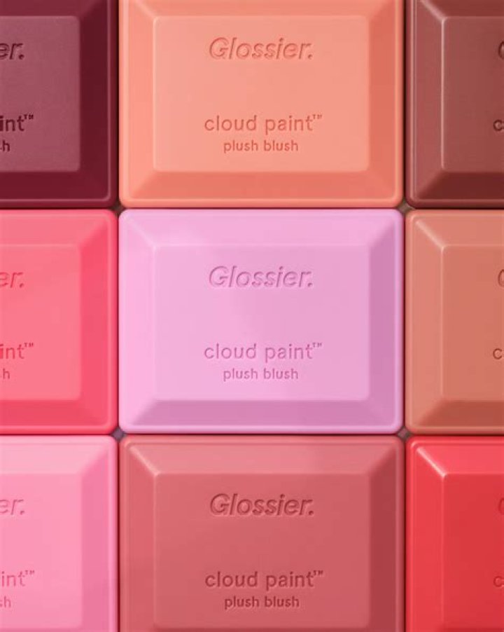 How To Use Glossier's Cloud Paint Blush, Because This Formula Is Full Of Surprises