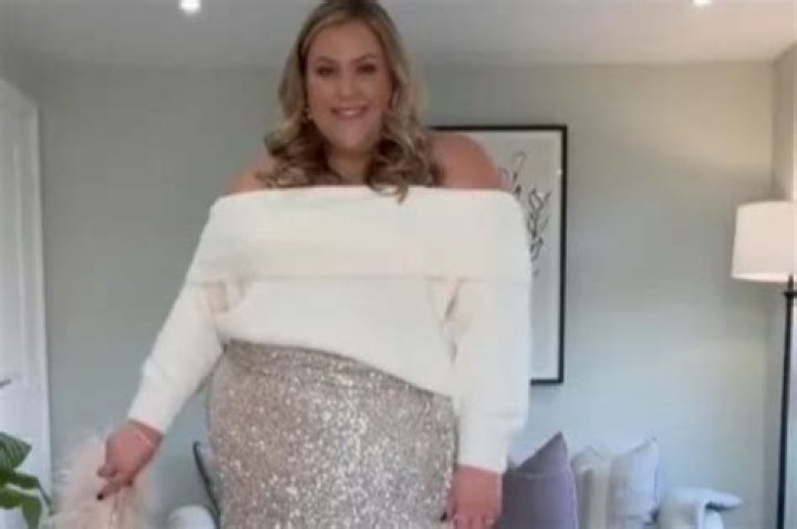 I’m size 26 & found the perfect Christmas Day outfit from H&M - it’s comfortable & super flattering if you have a tummy